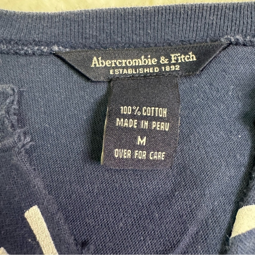 Abercrombie & Fitch Blue Long Sleeve Top Tee Shirt Size Medium Mirrored Graphic - Picture 4 of 11